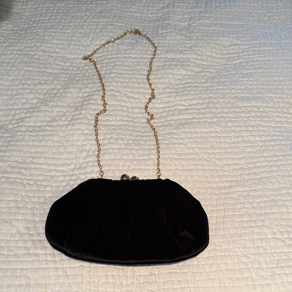 Elegant Black Evening Clutch with Gold Chain